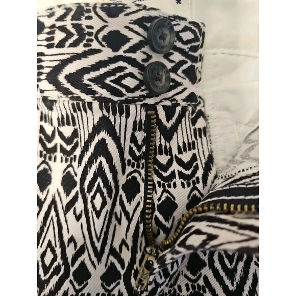 AE Stretch Coastal Cowgirl Short Shorts Sz 10 33x2.5 White Black Pockets #142 - Picture 8 of 10